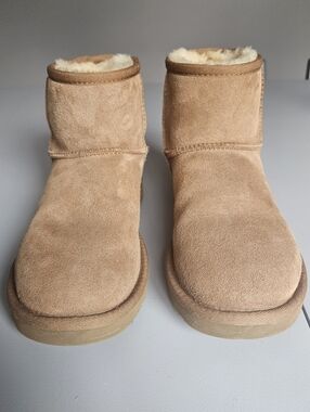 UGG Classic Mini Boots, size 6. GUC.